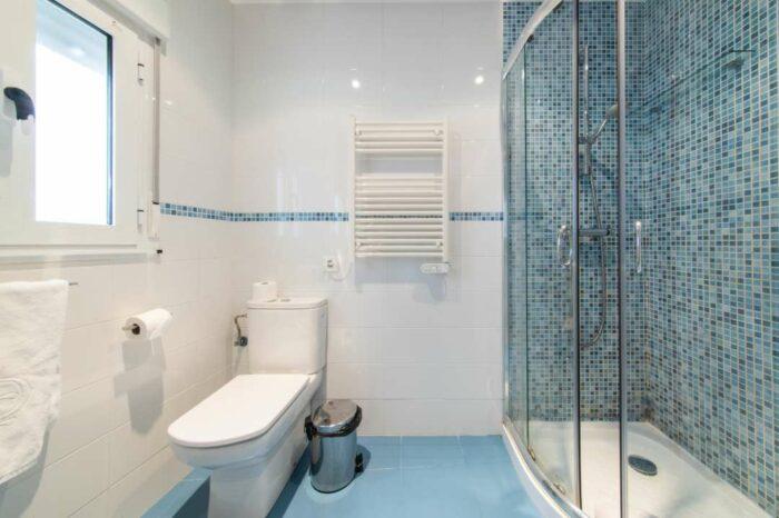 cuarto de baño con ducha apartamento SB Plaza mayor