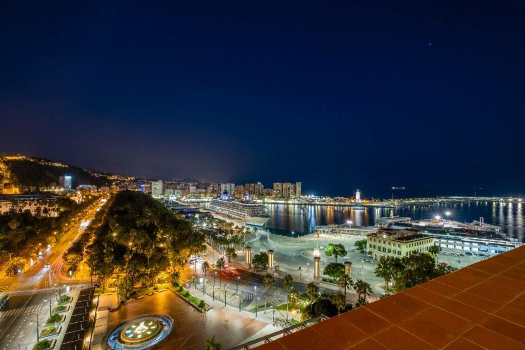 vistas centro de Malaga, puerto, alcazaba y alameda principal.