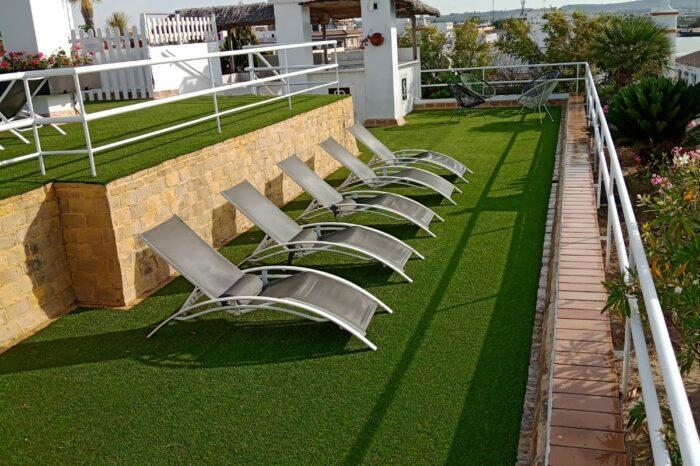 terraza solarium con hamacas