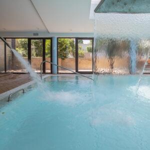Chorros de agua piscina climatizada, Apartamentos SB Vistahermosa